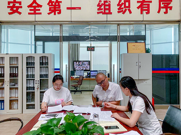 6月20日，運(yùn)行指揮中心協(xié)同各保障單位組織開展了2019年大面積航班延誤應(yīng)急處置演練。.png
